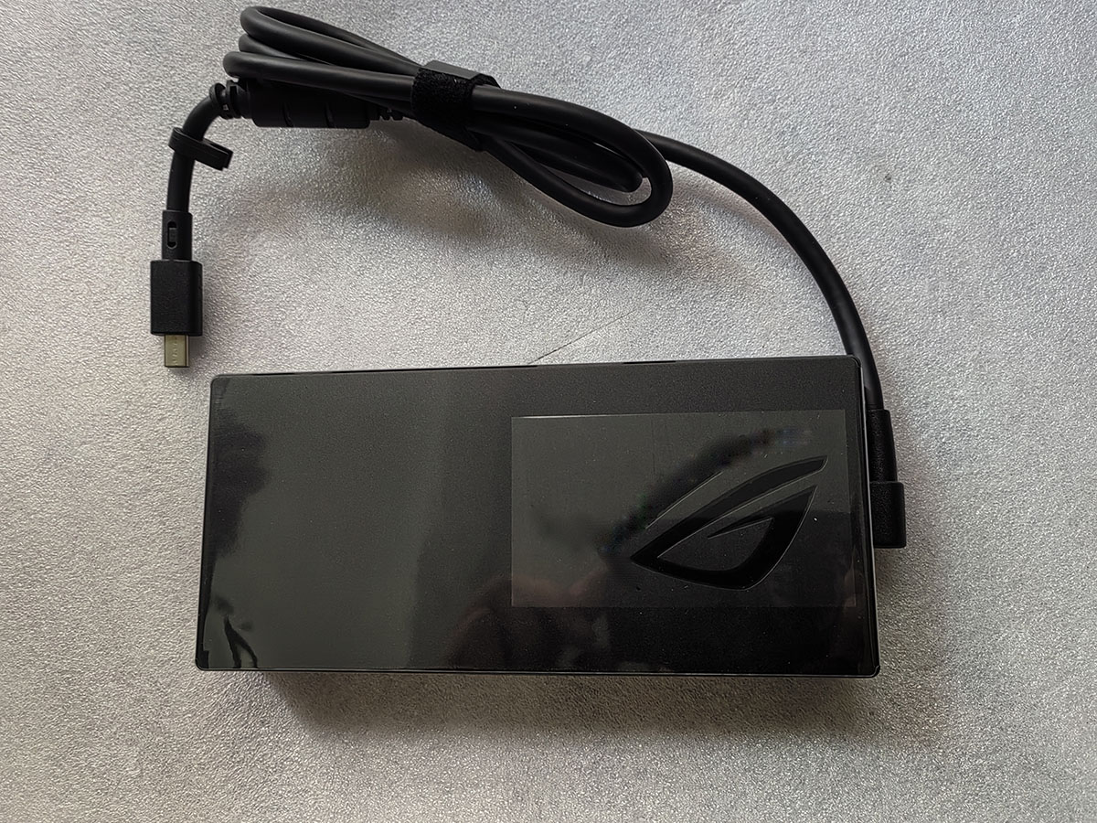 NEW 20V 19A Rectangle Conn 380 - đánh giá và giá Pc Gaming Uk