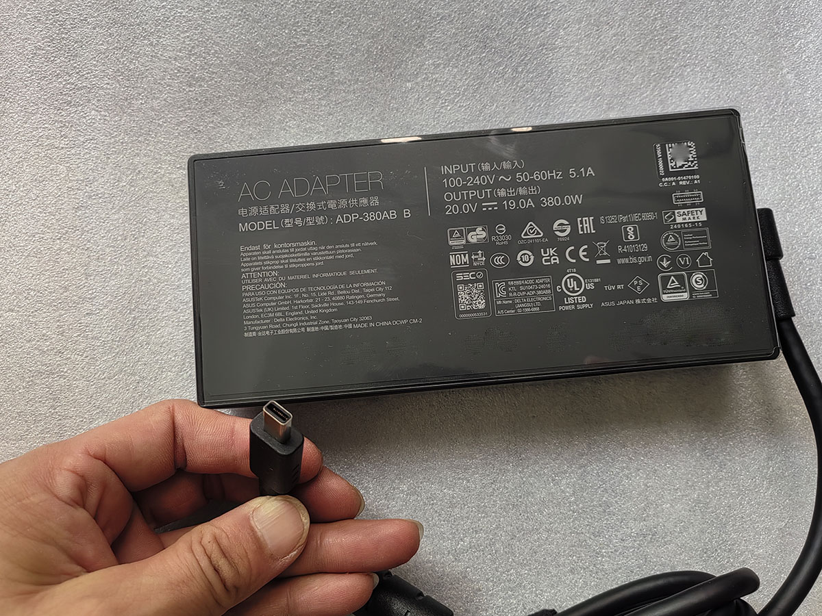 NEW 20V 19A Rectangle Conn 380 - đánh giá và giá Pc Gaming Uk