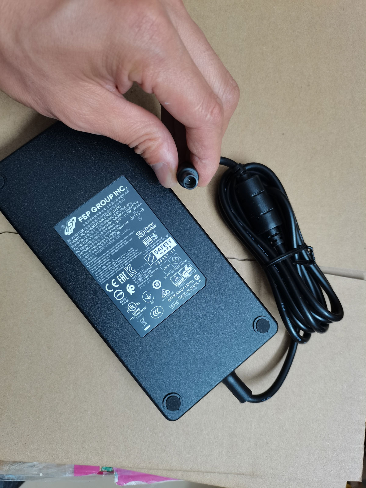 NEW Genuine Slim FSP 19.5V 11. - đánh giá và giá Pc Gaming Uk