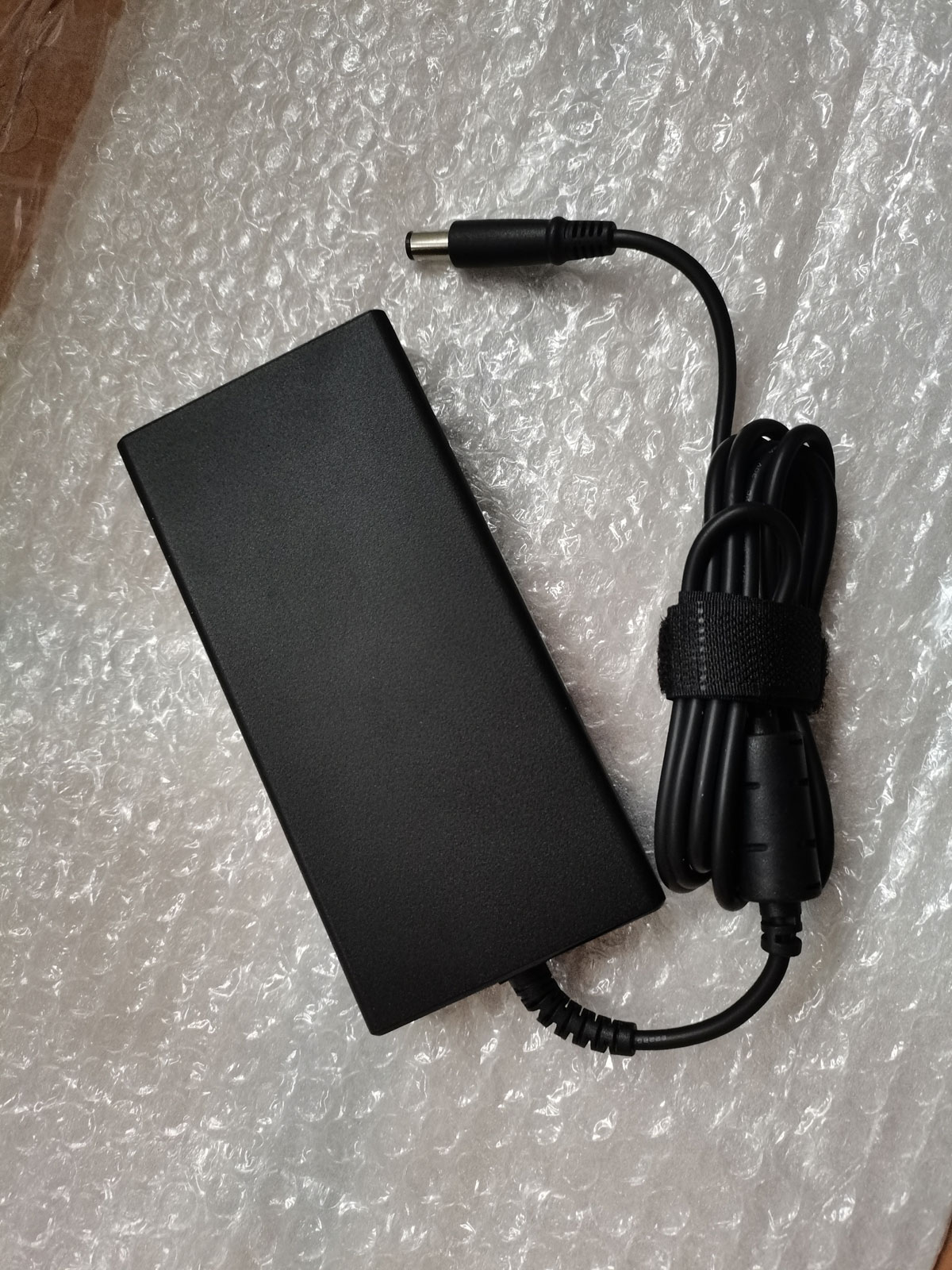 NEW Slim OEM Delta 19.5V 9.23A - đánh giá và giá Pc Gaming Uk