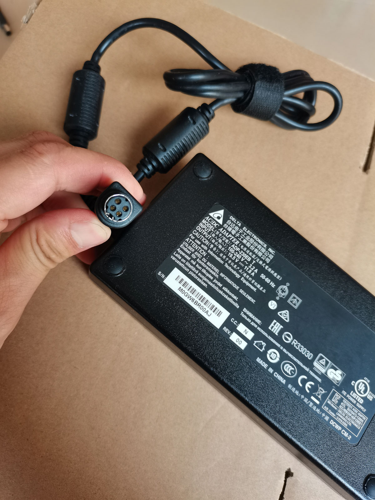 OEM Delta 230W 19.5V 11.8A ADP - đánh giá và giá Pc Gaming Uk