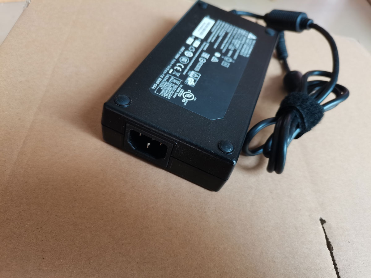 OEM Delta 230W 19.5V 11.8A ADP - đánh giá và giá Pc Gaming Uk